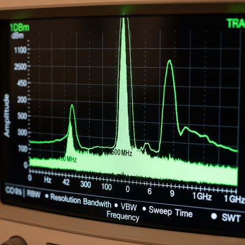 频谱仪液晶显示屏选型指南:12.1寸与15.6寸 频谱仪液晶显示屏选型指南:12.1寸与15.6寸