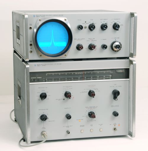 频谱仪液晶显示屏选型指南:12.1寸与15.6寸 频谱仪液晶显示屏选型指南:12.1寸与15.6寸